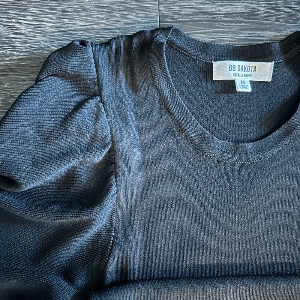 BB Dakota Black Dress. Ankle length dress with puff shoulders. Size M.